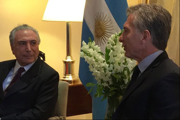 Temer viaja para a Argentina e se re