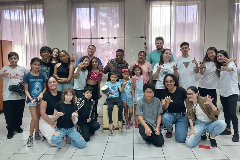 Escolas de Gaspar recebem conta