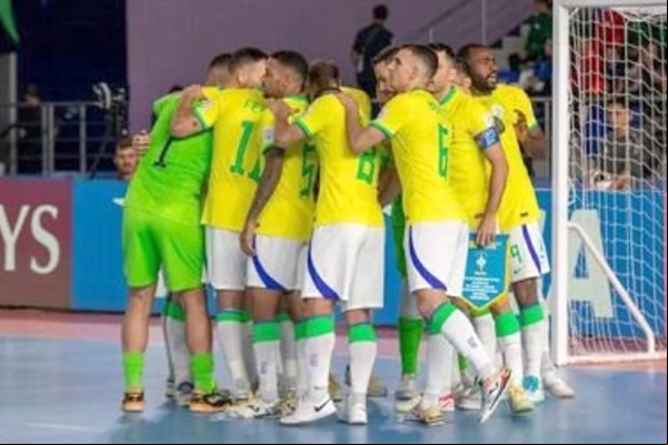 Com cinco atletas de SC, sele