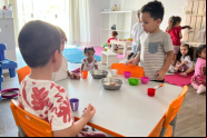 Cerca de dez mil alunos voltam 