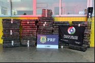Motorista foge pela mata e abandona carro com mais de 700kg de maconha em Joa